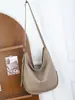 Bolsa de Ombro Feminina em Couro Bovino Macio de Primeira Camada, Nova Bolsa Transversal Versátil de Grande Capacidade, Bolsa de Braço da Moda para o Dia a Dia