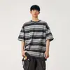 Camiseta Pesada Tie-Dye Listrada Amarela para Homens, Retro Americano Gola Pequena Manga Curta Oversize Marca Tendência Manga Três Quartos