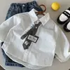 Novas camisas de manga comprida com estampas de desenhos animados para crianças, para primavera e outono, camisas de algodão modernas e estilosas, macias e delicadas com a pele, perfeitas para meninos pequenos