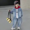 Conjunto de Três Peças Jeans para Meninos Primavera e Outono, Roupa Streetwear Cool e Moderna Estilo Coreano para Crianças, Roupas de Bebê da Moda para Exportação