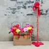Danza Yangko, accesorios de danza de portar canastas de flores, llevar las canastas de flores a la casa de los padres, vara de carga roja, actuación folclórica, actuación festiva