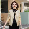 Nueva prenda exterior estilo chino para madres, colección otoño 2026, con un diseño juvenil y elegante con una estética china retro, perfecta para mujeres de mediana edad y mayores
