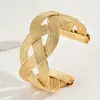 Pulsera Abierta Trenzada en Oro de Venta Caliente Transfronteriza Europea y Americana, Lujo Ligero, Sensación de Alta Gama, Versión Ancha, Joyería Geométrica de Moda para Mujeres