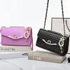 Venta Directa de Fábrica Bolsos para Mujer 2026 Nuevo Modelo Bolso Pequeño Cuadrado de Hombro Cruzado Moda Versátil Cadena Tejida Cuero Brillante Bolso para Mujer