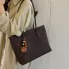 Bolso tote tejido de nicho retro para mujer, gran capacidad, nueva colección otoño/invierno 2026, elegante y sofisticado, adecuado para ir al trabajo, bolso de hombro o bolso de mano