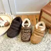 Sapatos Infantis de Velcro Estilo Britânico Quentes para Outono/Inverno 2026 Novos Sapatos Peludos de Bico Quadrado Infantil Botas de Princesa com Pelúcia