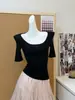 Camiseta de cuello en U estilo coreano + falda de malla con lunares rosas