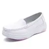 Zapatos de enfermera 2024 para mujer, suela suave, transpirables, cómodos, pies sin olor, huecos, antideslizantes, planos, de cuero, transpirables, zapatos médicos