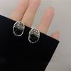 Brincos quadrados de cristal com contraste de agulha de prata, brincos compactos da moda, leves, luxuosos e sofisticados, um novo tipo de brincos Mori, atacado para mulheres
