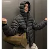 Chaqueta de algodón de costilla súper bonita para mujer 2026 invierno nuevo estilo coreano abrigo de algodón para personas menudas chaqueta acolchada de algodón engrosada abrigo moderno