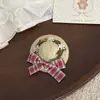 Chapéu de Palha com Laço Xadrez Vermelho Estilo Pastoral Retrô, Grampo de Cabelo Inovador de Nicho Japonês e Coreano, Clipe Versátil para Acessório de Cabelo