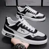 Sapatos Masculinos de Verão Novo Estilo Respiráveis Brancos Tendência Versátil Sola Grossa Antiderrapante Couro Tênis Casuais Sapatos Esportivos