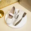 Zapatos Mary Jane de suela blanda con 7 cm de altura interior para mujeres petite, colección otoño 2026, planos estilo francés de punta poco profunda, zapatos casuales de cuero