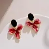 Brincos Pingente Pétala de Liga de Zinco com Strass Estilo Europeu e Americano Personalizados de Luxo Leve, Brincos Florais Modernos com Strass Verde para Mulheres, Transfronteiriços