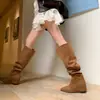 Temporada do Primeiro Encontro~Botas Longas de Camurça Empilhadas com Aumento de Altura de 6,5 cm para Mulheres, Novas Botas de Cano Alto Bico Fino Outono/Inverno 2026