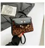 Bolsa de Mão Retro Estampa de Leopardo Transfronteiriça Feminina 2025 Nova Moda Outono e Inverno Bolsa Kelly Bolsas de Ombro Transversais Personalizadas