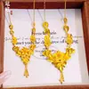 Tienda de Oro Mismo Estilo Joyería Arena Dorada, Collar Flor de Tres Vidas Floreciente, Lujo Ligero de Alta Gama, Cadena para Clavícula de Boda de Alta Clase para Mujeres