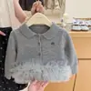 Conjunto de Roupa para Bebê Menina - Cardigan de Tricô Estiloso com Detalhe em Renda e Calça de Bolinhas - Novo Design para Primavera e Outono