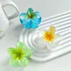 Pinza para el Cabello de Flor de Plumeria Transfronteriza de 6 cm, Pinza de Garra Floral de Alta Gama de Moda, Pasador Elegante, Pinza de Tiburón para la Parte Posterior de la Cabeza, Accesorio para el Cabello