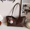 2026 Nuevo Bolso de Mano Tejido Retro de Gran Capacidad Bolso de Hombro Bolso Tote de Moda de Gama Alta