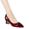 Sapatos de moda de couro macio com bico fino e salto alto para mulheres, novo estilo outono 2026, salto grosso, corte baixo, antiderrapante, elegantes sapatos de couro femininos para calçar sem cadarço