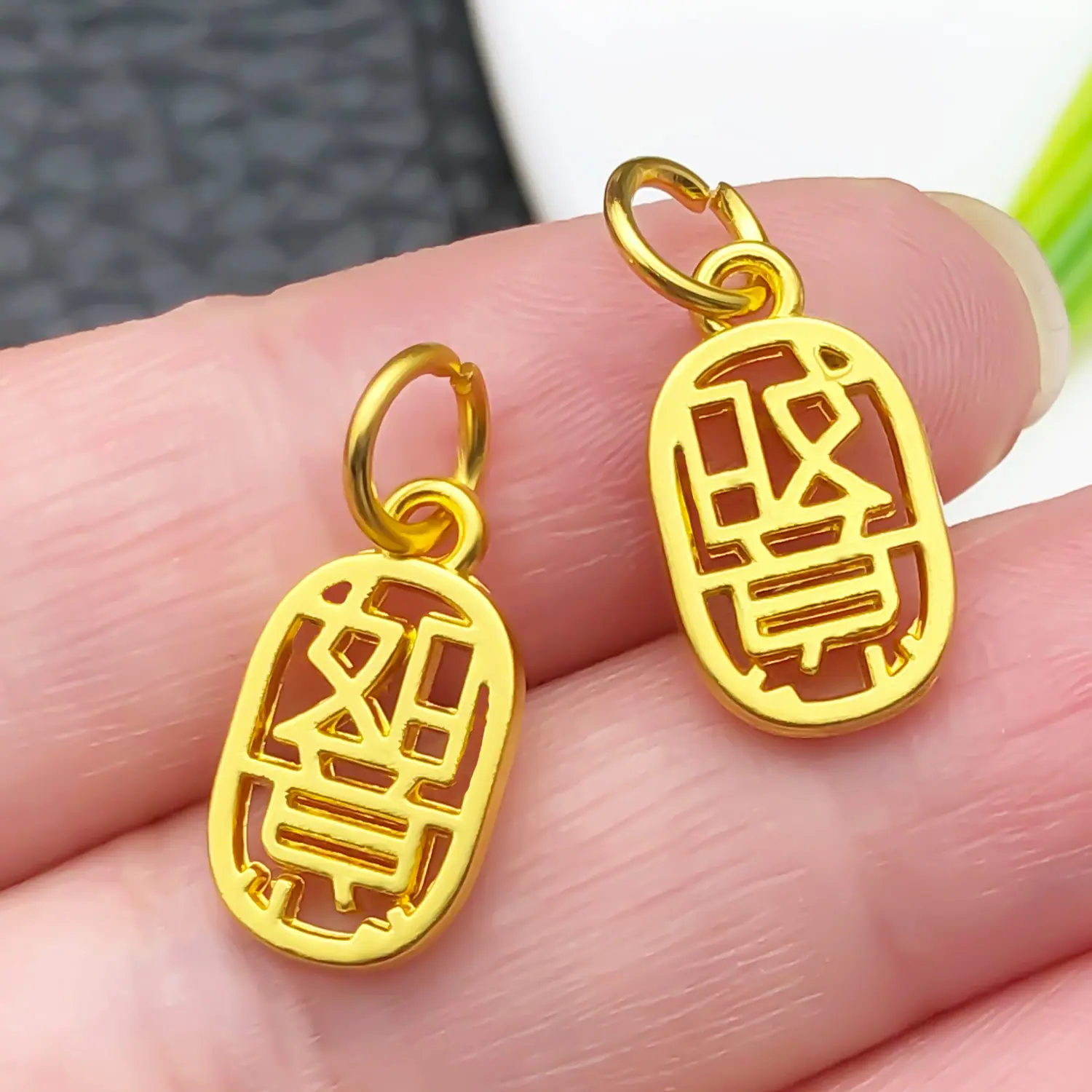 22556-ZH-黄色古法金哑金重工双面如意吊坠19x8mm