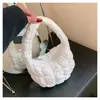 Bolsa de mano de Plaid Plegado Coreano con Diseño de Nube 2025 Nuevo Diseño de Plumón Mini Bolso de Mano Moderno
