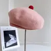 Boina Super Fofa com Bolinhas Vermelhas para Mulheres, Chapéu de Lã Tricotado Quente para Outono e Inverno, Chapéu de Artista Versátil e Fashionável, Boina Adorável