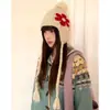 Chapéu de Tricô Floral Estilo Coreano para Mulheres, Chapéu Lei Feng de Lã com Pompom para o Inverno, Circunferência da Cabeça Grande, Chapéu de Lã à Prova de Frio e Quente