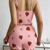 Traje de dos piezas con estampado de fresas de amor transfronterizo europeo y americano con tirantes y shorts para mujer Conjunto de dos piezas Dulce y Lindo
