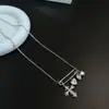 Broche Estilo Garota Doce e Cool Picante Colar Coração Cruzado Totalmente Diamantado para Mulheres, Corrente de Pescoço de Luxo Leve de Nicho Acessório de Corrente para Suéter