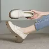 Sapatos Pequenos de Couro Estilo Britânico Retrô Femininos 2026 Outono Novo Estilo Plataforma com Solado Grosso Estilo Japonês Academia Versátil Aumentadores de Altura Mocassins