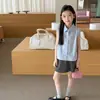 Top Corto Estilo Universitario con Rayas Azules y Blancas y Mangas Volantes para Niñas Elmo Beibei, Camisa Dulce de Muñeca con Encaje, Verano
