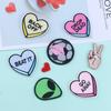 Novos Bordados Computadorizados Acessórios de Vestuário Bordados Adesivos de Patch Amor de Dedo Letras Alienígenas Adesivos de Tecido para Passar