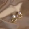 Moda Superventas Nuevo de Moda Celebridad de Internet Temperamento Retro Diseño con Sentido Pendientes de Botón Estilo Francés Elegante Pequeños Pendientes Estilo Chanel para Mujer Oro