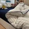 Conjunto de cama de quatro peças em algodão puro lavado, estilo ins de luxo leve, com bordas em concha e listras xadrez, adequado para dormitórios estudantis, conjunto de três peças