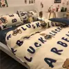 Estilo Ins Oso Oso Cama Sencillo Juego de Cuatro Piezas Sábana de Algodón Lavado Funda de Edredón Dibujos Animados Dormitorio Estudiante Juego de Tres Piezas