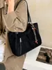Bolso de mano retro de lunares estilo coreano, nueva colección principios de otoño 2026, moderno y único, bolso de hombro de gran capacidad