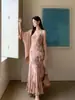 Vestido Elegante de Otoño Xiu Xixi Shisanxing 2026 con Cuello Halter Estampado de Cintura Alta Adelgazante para Mujer 88706