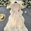 Conjunto de Duas Peças Camadas Outono e Inverno para Mulheres, Novo Estilo com Vestido de Malha com Recorte de Manga Longa + Colete Sem Manga com Contas