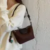 Bolso de mano de gamuza de moda versátil para otoño e invierno, bolso de trabajo, bolso vintage de cuero suave, bolso bandolera estilo simple tipo dumpling