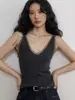 Elegante camisola de punto con escote en V y encaje para mujer, nuevo top casual versátil de color liso ajustado para el verano 2026
