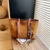 Bolsa Retrô Transfronteiriça para Trabalho e Dia a Dia para Mulheres, Grande Capacidade, Nova Versátil Casual de Ombro Tote para Outono e Inverno de 2026