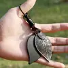 Pingente Decorativo de Liga Metálica Folha Estilo Retrô Chaveiro Decorativo Charme de Bolsa de Couro Trançado Artesanal Acessório Versátil
