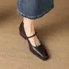 Zapatos de Salón Negros de Moda y Elegantes de 5.5cm Estilo Nuevo Primavera y Otoño 2026 Puntera Cuadrada Tacón Grueso Correa Única Zapatos de Tacón Alto de Cuero