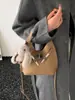Bolso de Mano de Alta Gama de Nicho Nuevo para Invierno 2026 para Mujer, Bolso Cruzado Casual de Moda, Bolso Cubo Versátil para el Trabajo