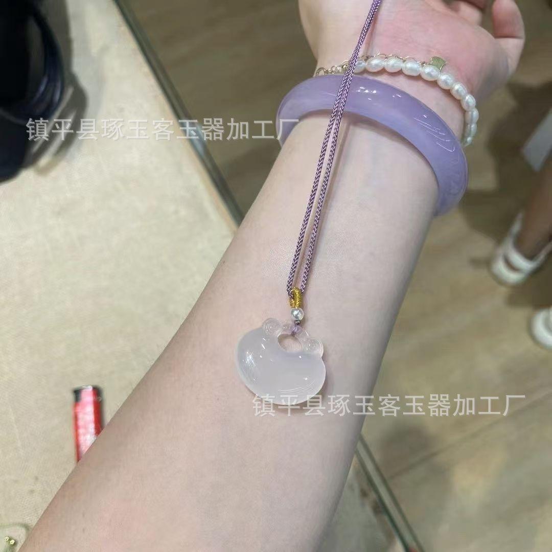 玉髓吊坠