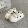 Zapatos de suela gruesa con cabeza de concha para mujer, con velcro, zapatos blancos, zapatos casuales, zapatos para mujer, nuevos de primavera 2026, zapatos de entrenamiento alemanes para aumentar la altura