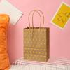 Amazon nueva bolsa de regalo creativa punto dorado moda papel Kraft simple portátil bolsa de regalo venta al por mayor en stock