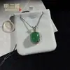 Pingente Redondo Versátil de Calcedônia Cabochão, Pingente de Jade Verde Esmeralda com Alta Clareza de Gelo e um Brilho Radiante, Acessório Exquisito para Jovens Mulheres